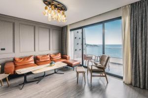 Two-Bedroom Apartment with Sea View and Balcony room in Dollaku Apartments