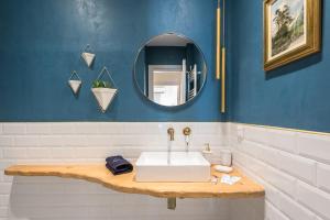 Chic and Comfort Home in Central Athens