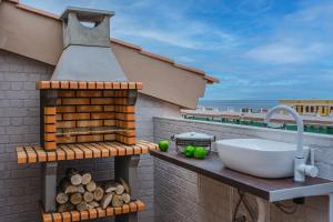 RED Large family apartment, three floors, 10 guests