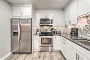 Walk to Beach Resort-Style Siesta Key Condo!