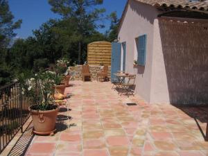 Maisons de vacances Charmante Petite Maison & Whirlpool Prive sur Terrasse Plein SUD au Calme ! : photos des chambres