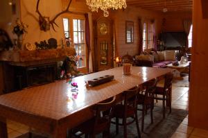 Maisons d'hotes Room in Guest room - Les Gets room for 4 people : photos des chambres