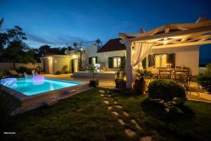 House Diana - heated swimming pool and jacuzzi