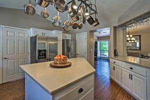 Hot Tub and Mtn Views Peaceful Big Bear Home!