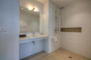 Hotels Beach Hotel - Le Grand Chalet : Suite Lit King-Size - Vue sur Mer