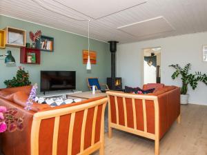Three-Bedroom Holiday Home  room in Holiday home Rønde XVII