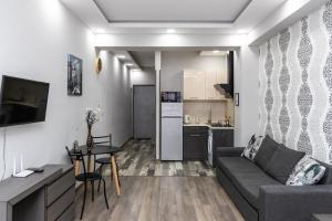 Golden Room Apartments 04