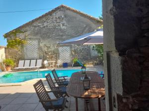 Maisons de vacances Le gite de Sainte Valiere PISCINE et SPA : photos des chambres