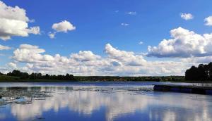 Między Olchami domek nad jeziorem. Noclegi całoroczne. Cisza, spokój.