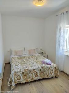 Apartman Krženić with sea view