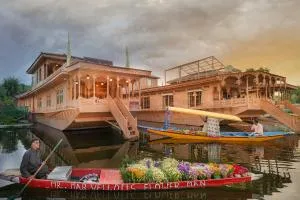 WelcomHeritage Gurkha Houseboats - Srīnagar