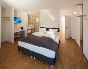 Junior Suite room in V-Hotel