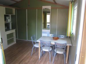 Campings Camping Chalets Les Chenes Verts : photos des chambres