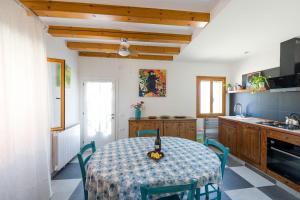 Night Galleria holiday home - bed & art in Burano - the pink house