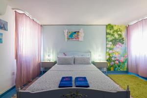 Night Galleria holiday home - bed & art in Burano - the pink house