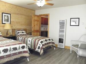 CREEKSIDE LODGE