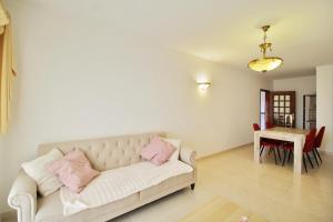 Apt 2 Quartos, Varanda para Refeições, Prestige For Home