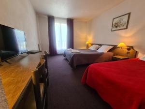 Hotels Hotel Le Montaigu : Chambre Triple Standard