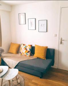 BNB Le COCON, Cœur Historique dOrléans, 5 Train Station