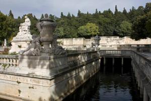 Le studio Dauguste- Cœur de Nîmes-chaleureux-emplacement idéal
