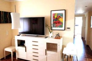 At the center & very close to the Paseo beach, with double garage, renovated and fully equipped apartment