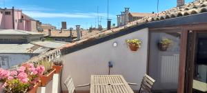 Corte Cavour. Una mansarda nel cuore della città