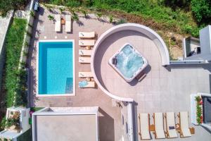 VILLA CVITA is a modern 5-bedroom villa with a Jacuzzi, a Gym and Finnish Sauna, a heated pool, and  