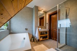 100 m2 Apartment - Nabucco with 270 degree Mountain View, 65 Oled TV, Netflix, PS5 Console