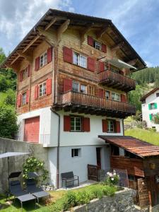 Bambi Lodge Ferienwohnung auf knapp 1400 m nahe Arosa