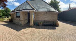 Remarkable 2-Bed Cottage in tranquil setting