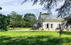 Maisons de vacances Amazing home in Bourgueil with 4 Bedrooms, WiFi and Outdoor swimming pool : photos des chambres