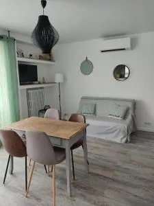 Appartement climatisé avec balcon,wifi, proche remparts - 蒙法维