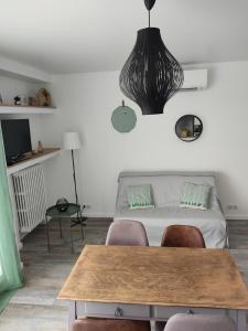 Appartement climatisé avec balcon,wifi, proche remparts