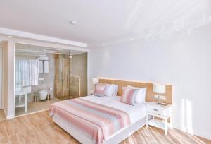 Suite with Private Pool room in Hilaris Hotel