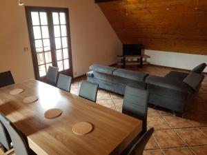 Appartements T4 avec jardin a 2 min de la telecabine - Bagneres de Luchon : photos des chambres