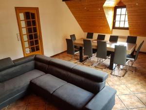 Appartements T4 avec jardin a 2 min de la telecabine - Bagneres de Luchon : photos des chambres