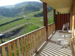 Appartement 6 personnes - Deux chambres - 40M2 - Balcons 10M2 sur pistes - Aucun vis à vis - Piscine - B301