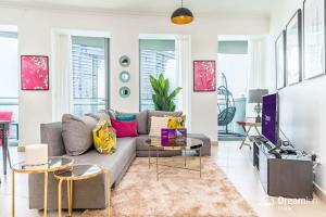 Three-Bedroom Apartment room in Dream Inn Dubai Apartments- Burj Vista