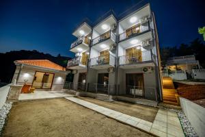 Green Pino Seaview Studios