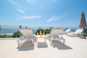 Green Pino Seaview Studios