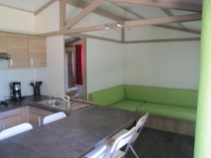 Campings Camping Chalets Les Chenes Verts : photos des chambres