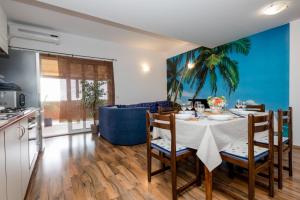 Apartment in Mundanije with Seaview, Terrace, Air condition, WIFI (3748-2) 