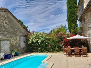 Maisons de vacances Le gite de Sainte Valiere PISCINE et SPA : photos des chambres