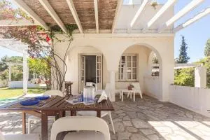 ''Nirvana Seaside'' by the beach - Áyios Andréas