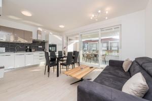 Sara luxury apartment with a pool