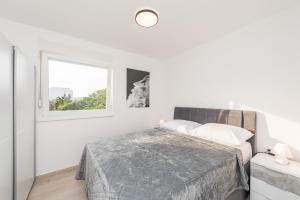 Sara luxury apartment with a pool 