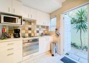 1 Bedroomed Serendipity Cottage West Beach, Cape Town