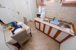 Apartment in Mundanije with Seaview, Terrace, Air condition, WIFI (3748-4) 