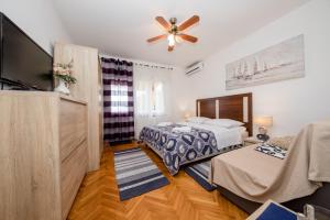 Apartment in Mundanije with Seaview, Terrace, Air condition, WIFI (3748-4) 