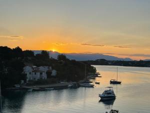 Seafront rural big house at Solta Croacia island